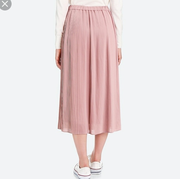 Uniqlo Dresses & Skirts - UNIQLO MAXI PLEATED SKIRT